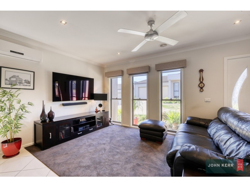 1/23 Central Avenue, Newborough VIC 3825
