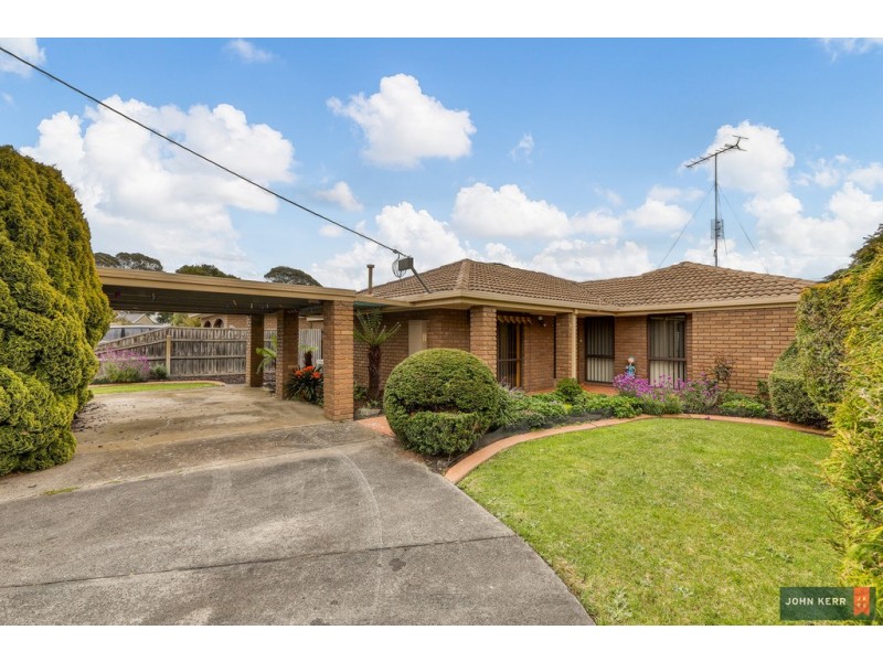 8 Paull Court, Moe VIC 3825