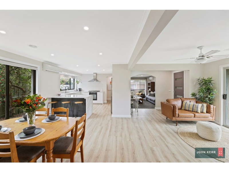 8 Hall Court, Newborough VIC 3825