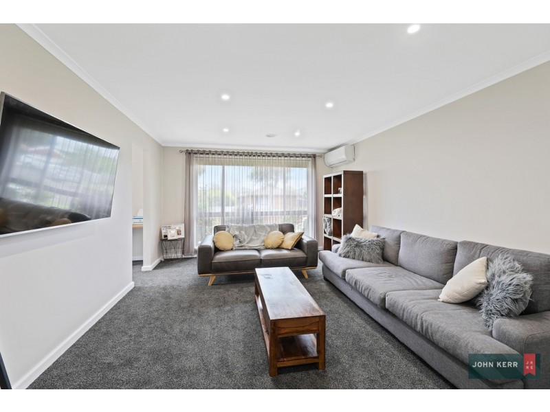 8 Hall Court, Newborough VIC 3825