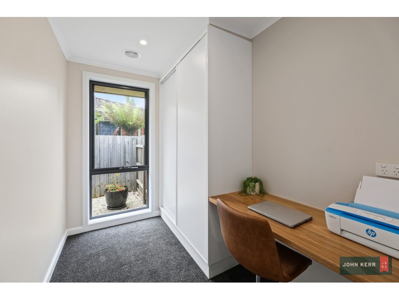 8 Hall Court, Newborough VIC 3825