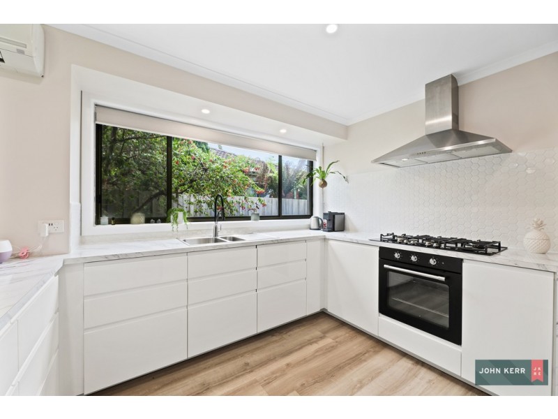 8 Hall Court, Newborough VIC 3825