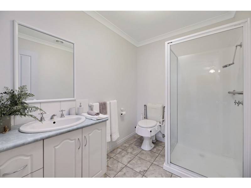 3/23-25 Ollerton Avenue, Newborough VIC 3825