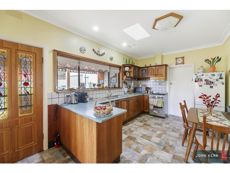 14 Cemetery Road, Moe VIC 3825