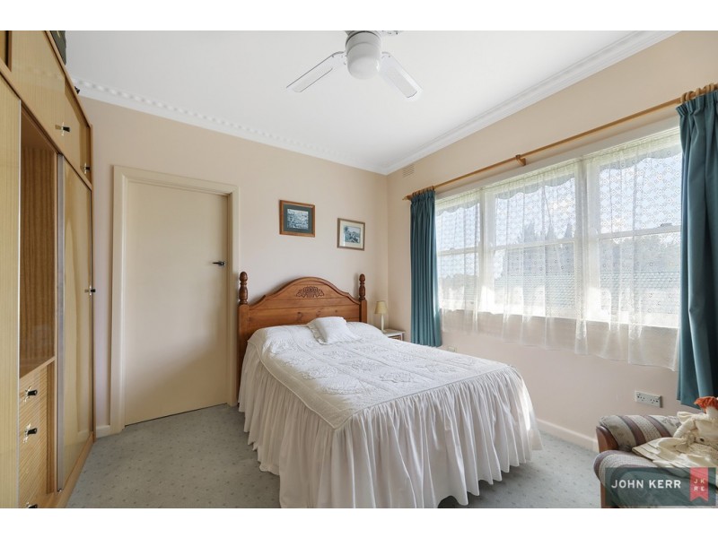 14 Cemetery Road, Moe VIC 3825