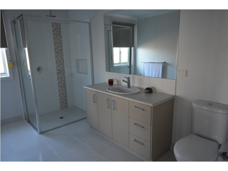 6 Arapiles Drive, Moe VIC 3825