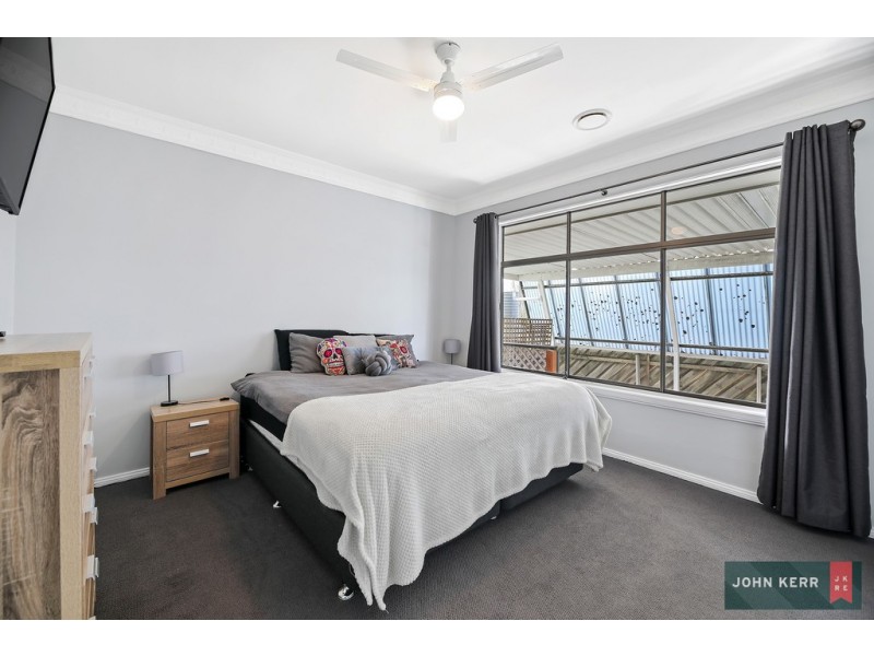 42 Alexander Avenue, Moe VIC 3825