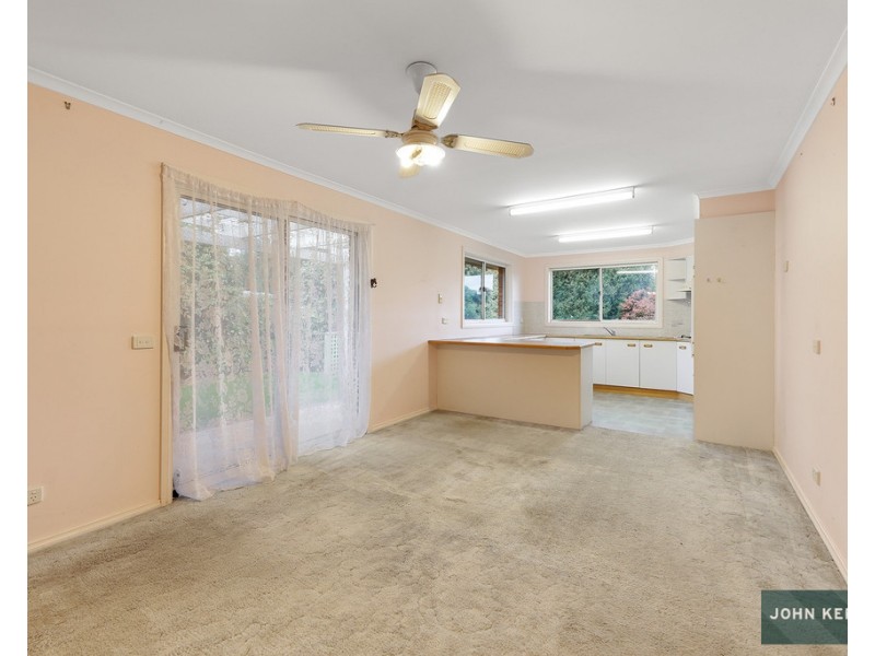 24 Jeeralang Avenue, Newborough VIC 3825