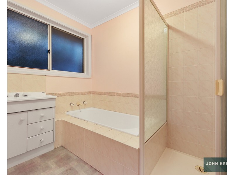 24 Jeeralang Avenue, Newborough VIC 3825