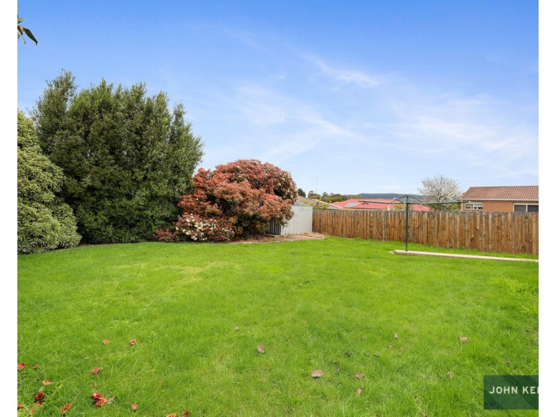 24 Jeeralang Avenue, Newborough VIC 3825