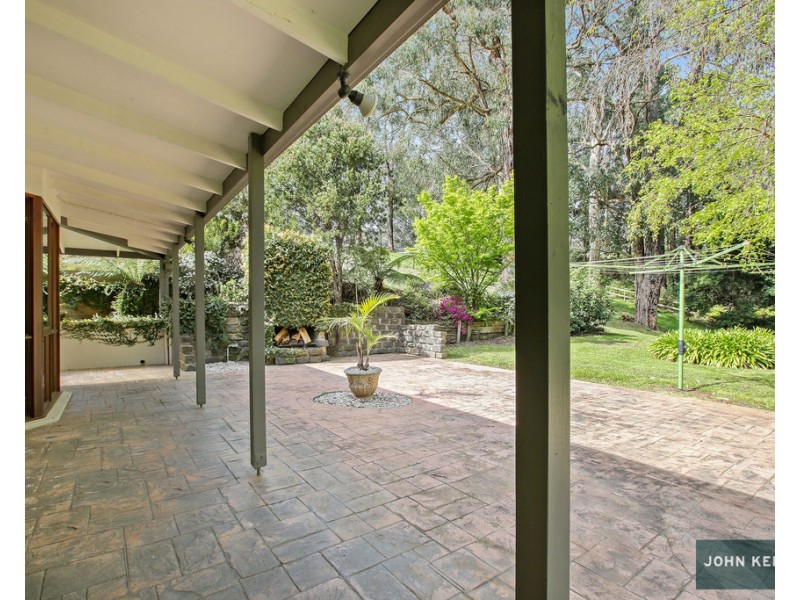 90 Pearces Track, Hernes Oak VIC 3825