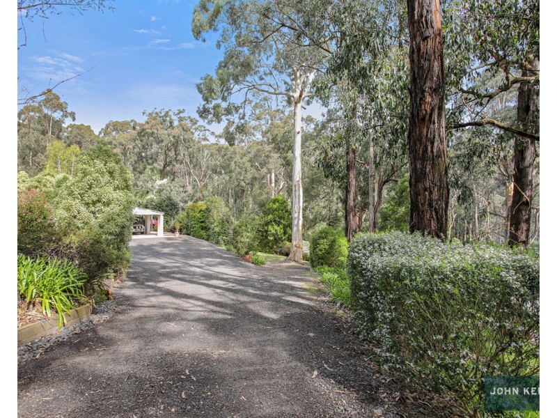 90 Pearces Track, Hernes Oak VIC 3825