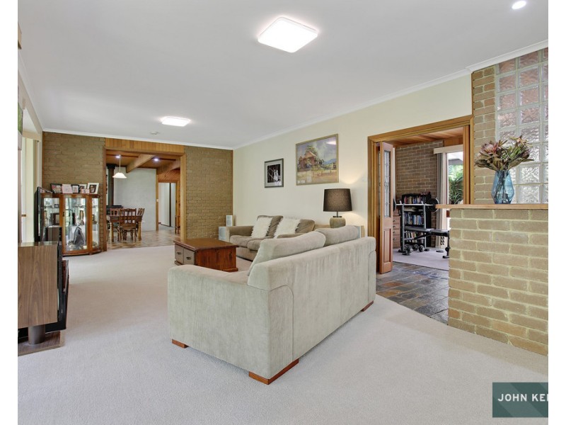 90 Pearces Track, Hernes Oak VIC 3825