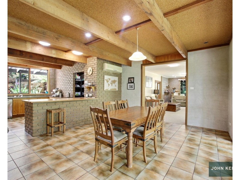 90 Pearces Track, Hernes Oak VIC 3825