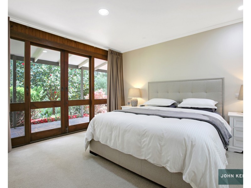 90 Pearces Track, Hernes Oak VIC 3825