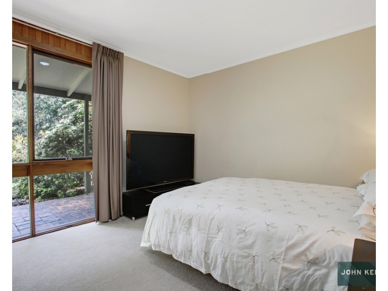 90 Pearces Track, Hernes Oak VIC 3825