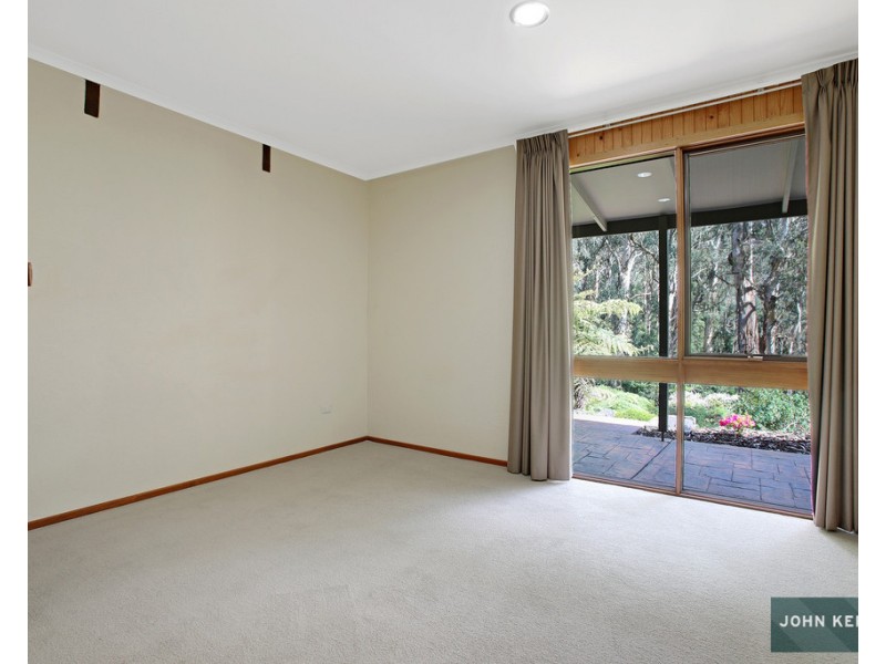 90 Pearces Track, Hernes Oak VIC 3825