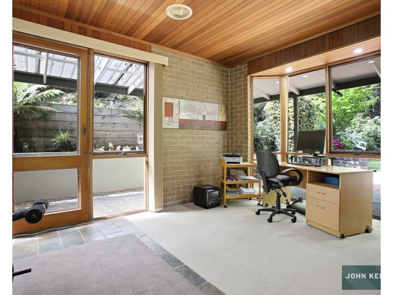 90 Pearces Track, Hernes Oak VIC 3825