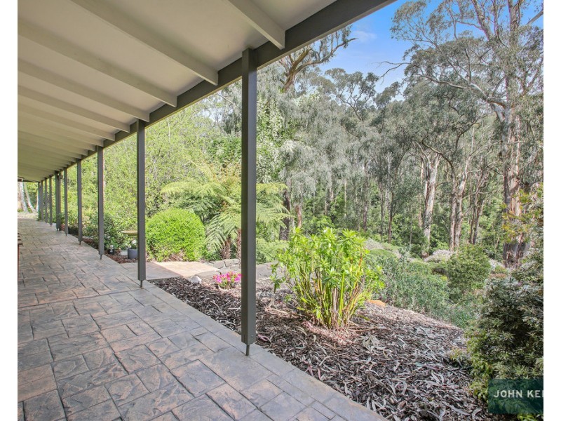 90 Pearces Track, Hernes Oak VIC 3825