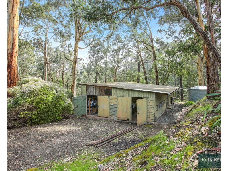 90 Pearces Track, Hernes Oak VIC 3825