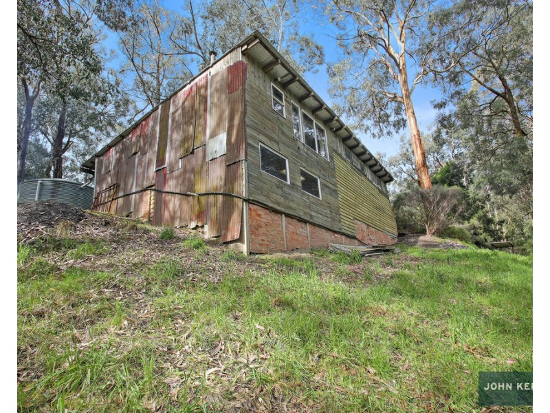 90 Pearces Track, Hernes Oak VIC 3825