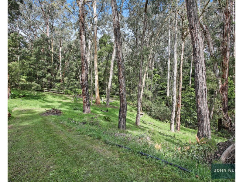90 Pearces Track, Hernes Oak VIC 3825