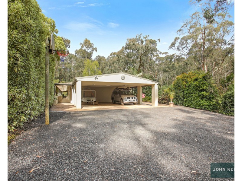 90 Pearces Track, Hernes Oak VIC 3825