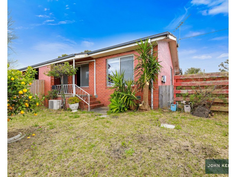 2/14 Balfour Street, Newborough VIC 3825