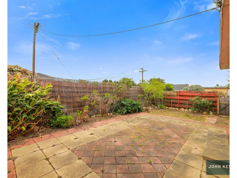 2/14 Balfour Street, Newborough VIC 3825