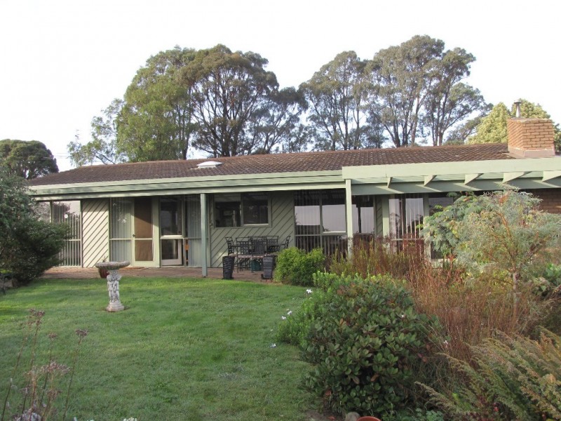 8 Fairway Drive, Newborough VIC 3825