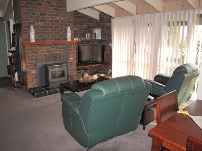 8 Fairway Drive, Newborough VIC 3825