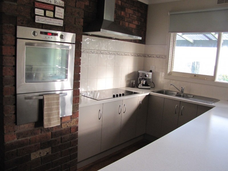 8 Fairway Drive, Newborough VIC 3825