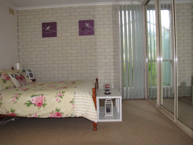 8 Fairway Drive, Newborough VIC 3825