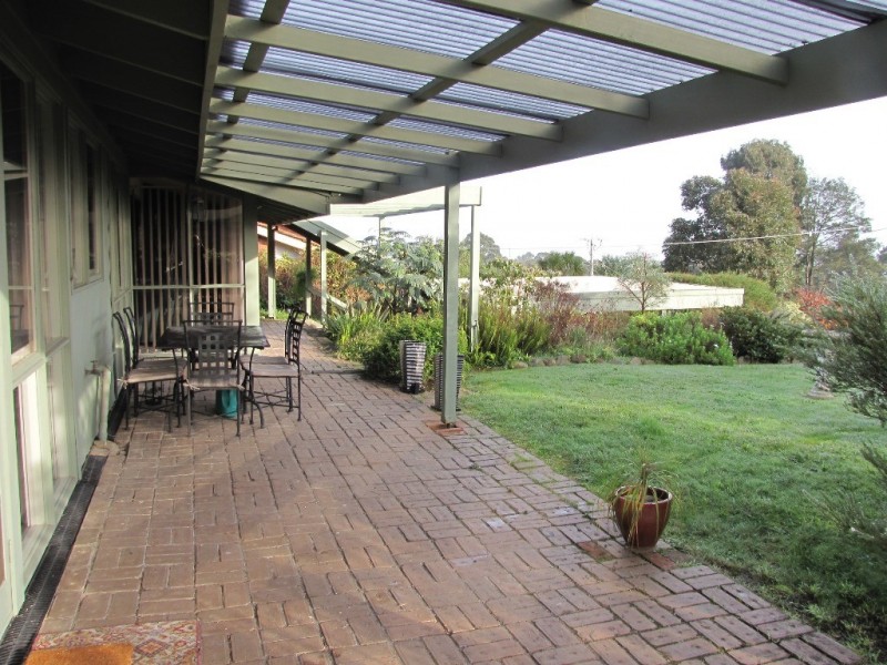 8 Fairway Drive, Newborough VIC 3825