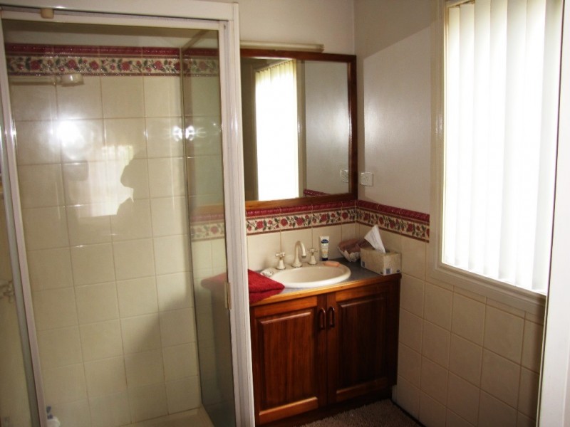 10 Rita Court, Newborough VIC 3825