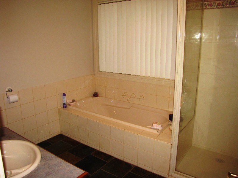 10 Rita Court, Newborough VIC 3825