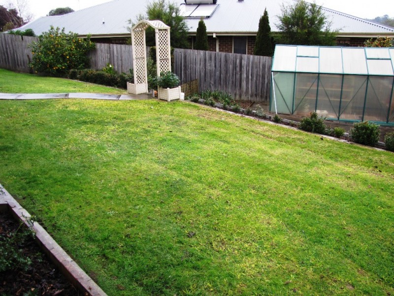 10 Rita Court, Newborough VIC 3825