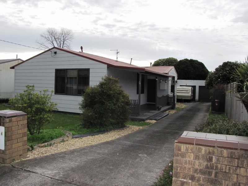 4 Mirboo Street, Newborough VIC 3825