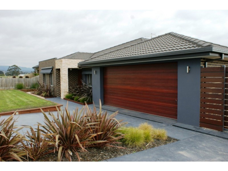 34 Montane Boulevard, Newborough VIC 3825