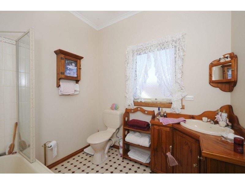 9 Avon Court, Newborough VIC 3825