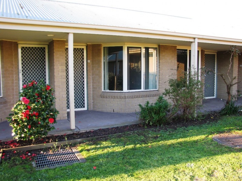 27-29 Moore Street, Moe VIC 3825