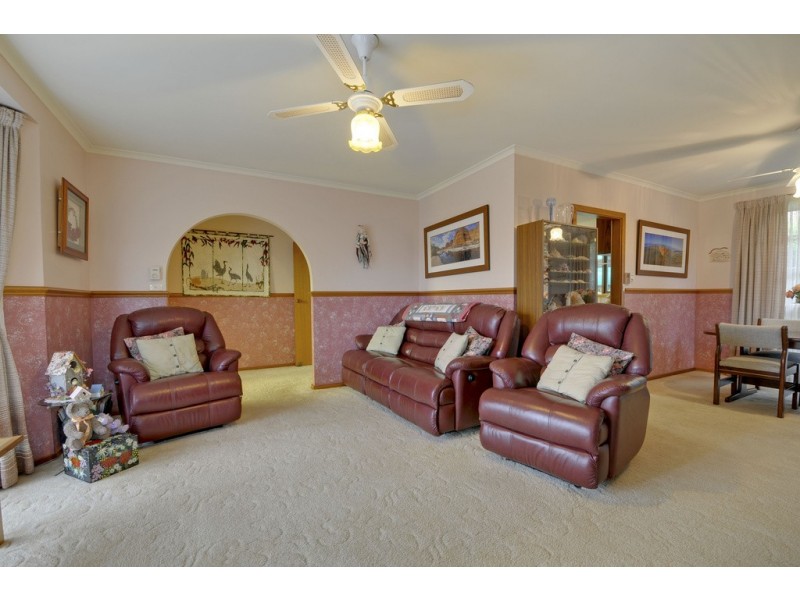 7 Scorpio Drive, Moe VIC 3825