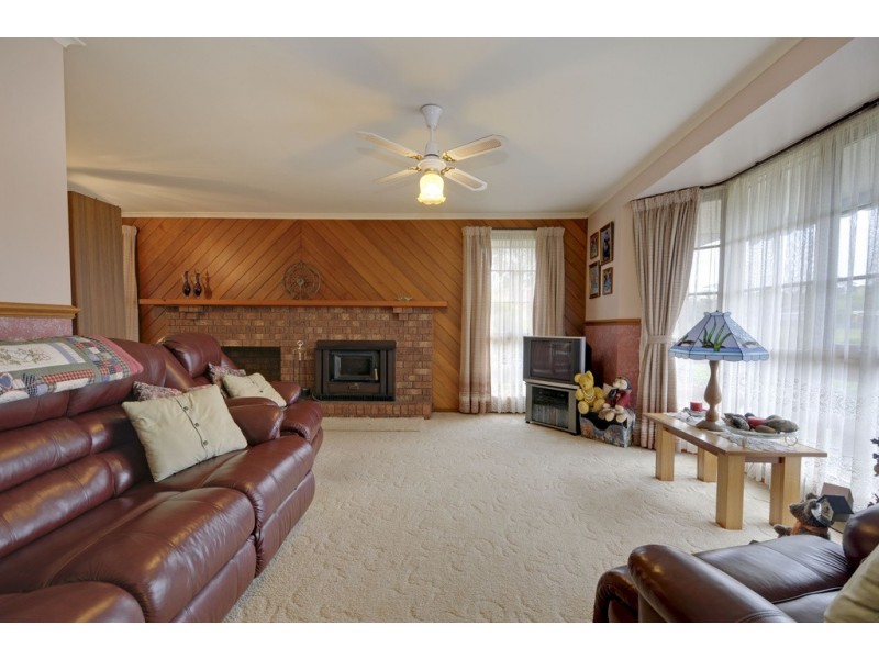 7 Scorpio Drive, Moe VIC 3825