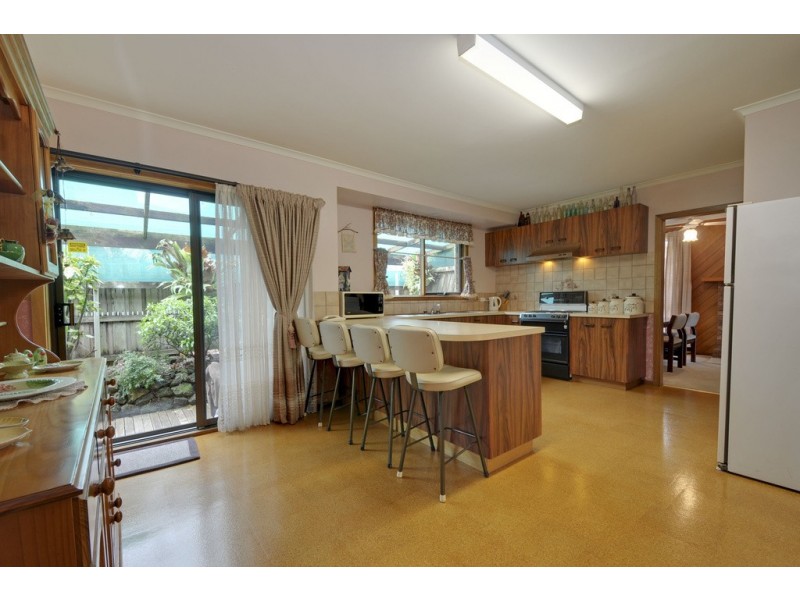 7 Scorpio Drive, Moe VIC 3825