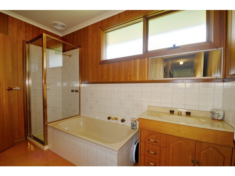 7 Scorpio Drive, Moe VIC 3825