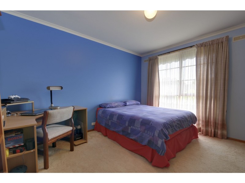 7 Scorpio Drive, Moe VIC 3825