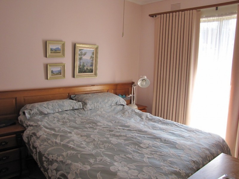 5 Smallburn Avenue, Newborough VIC 3825