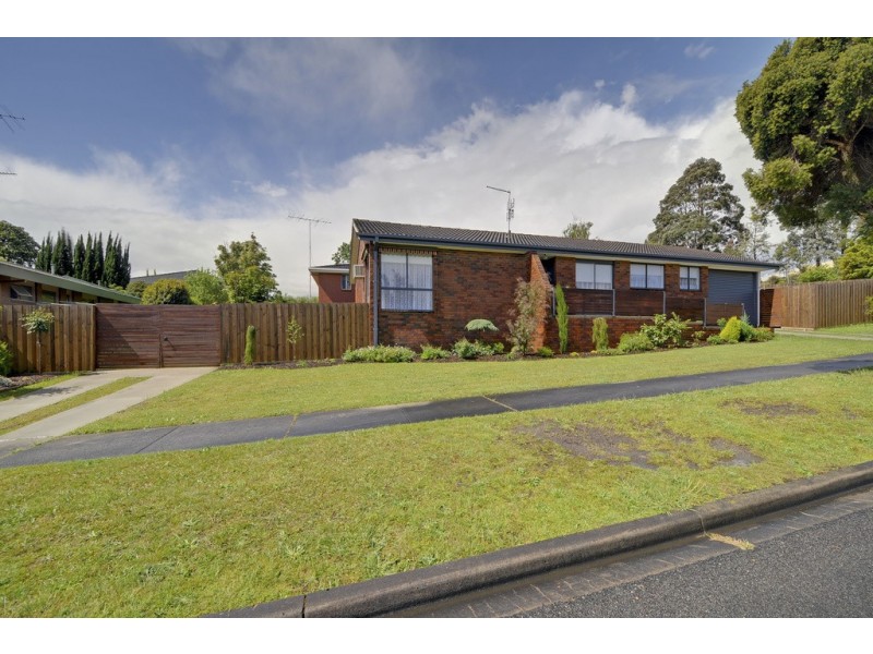 10 Cobb Court, Newborough VIC 3825