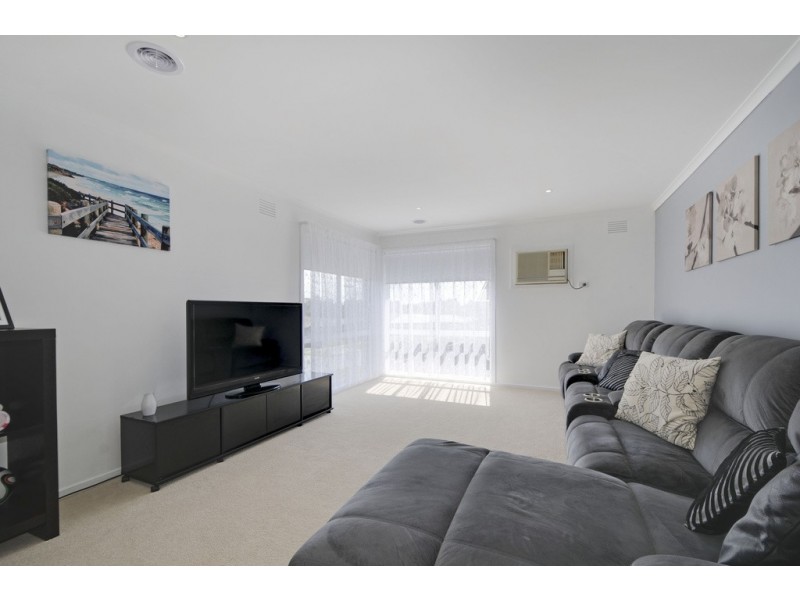 10 Cobb Court, Newborough VIC 3825