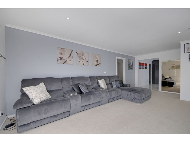 10 Cobb Court, Newborough VIC 3825